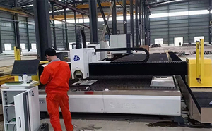 Cortadora l&aacute;ser de haz de aluminio fundido JLH24040