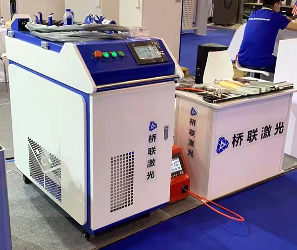 M&aacute;quina de limpeza a laser de baixa manuten&ccedil;&atilde;o QLC-1500w