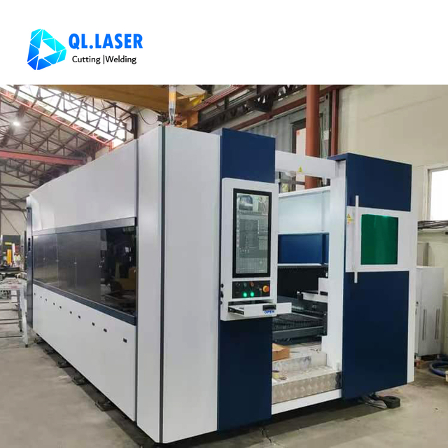 آلة القطع بليزر الألياف 12KW 4020 مع طاولة التبادل التلقائي